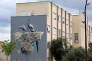 29/05/2018 L'artista palmes Javier Garl ha finalitzat l'obra Cristatus XL, que cobreix una paret de l'edifici Mateu Orfila i Rotger del campus - Foto:A.COSTA (UIB)